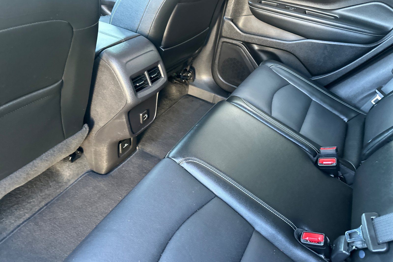 Used 2024 GMC Terrain SLT AWD/4WD image 11