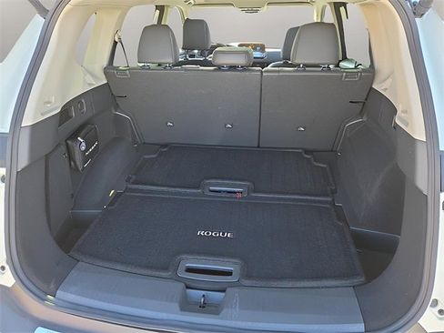 Used 2023 Nissan Rogue Platinum image 11