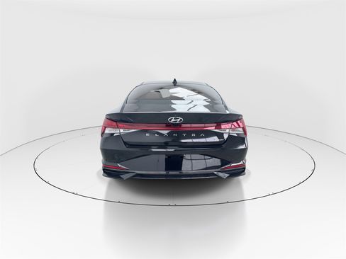 Used 2023 Hyundai Elantra Limited image 7
