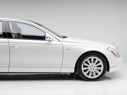 Used 2009 Maybach 62 S RWD image 23