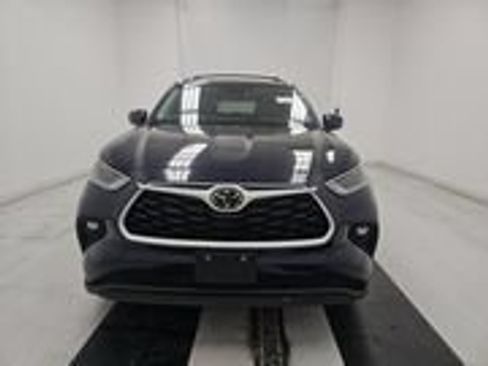 Certified 2024 Toyota Highlander XLE AWD/4WD image 2