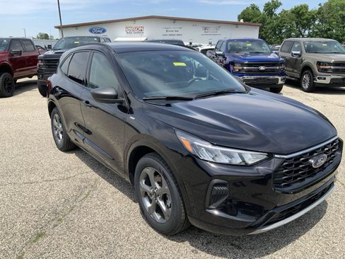 Used 2023 Ford Escape ST-Line w/ Tech Pack #1 AWD/4WD image 2