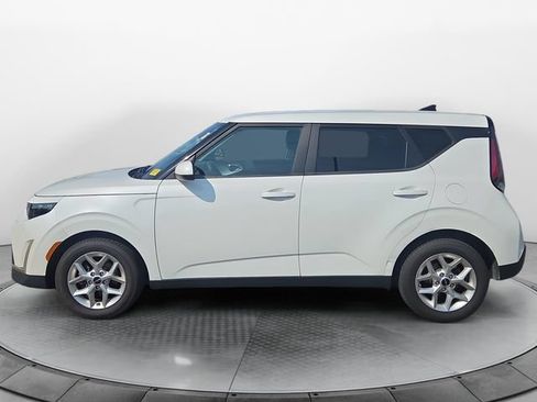 Used 2023 Kia Soul LX w/ Option Group 015 FWD image 2