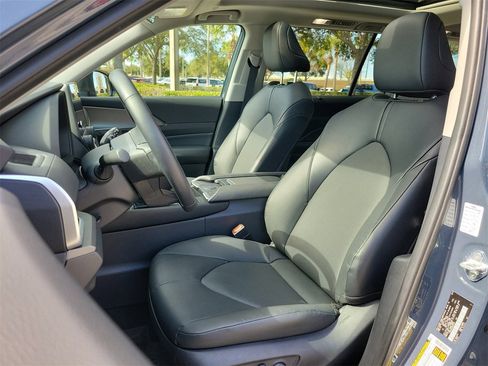 Used 2024 Toyota Grand Highlander XLE image 18