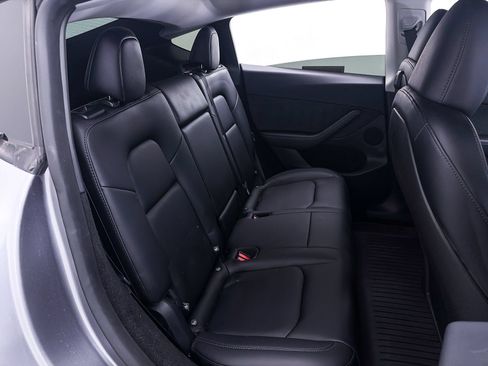 Used 2025 Tesla Model Y Long Range RWD image 34
