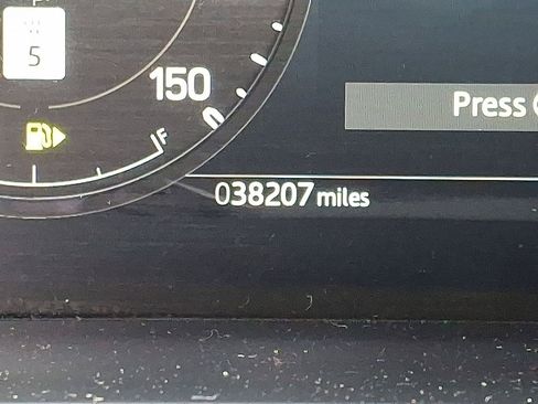 Used 2024 Land Rover Defender 90 X-Dynamic SE AWD/4WD image 19