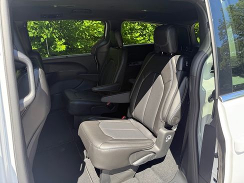 New 2026 Chrysler Pacifica Select image 16