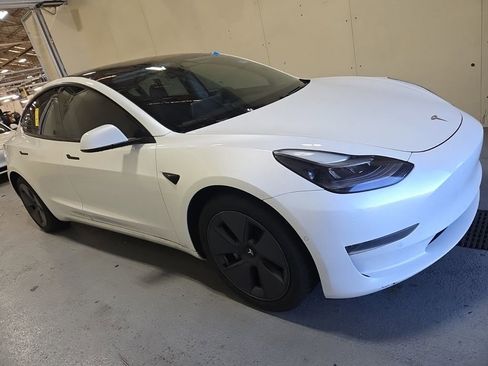 Used 2021 Tesla Model 3 Standard Range Plus RWD image 5