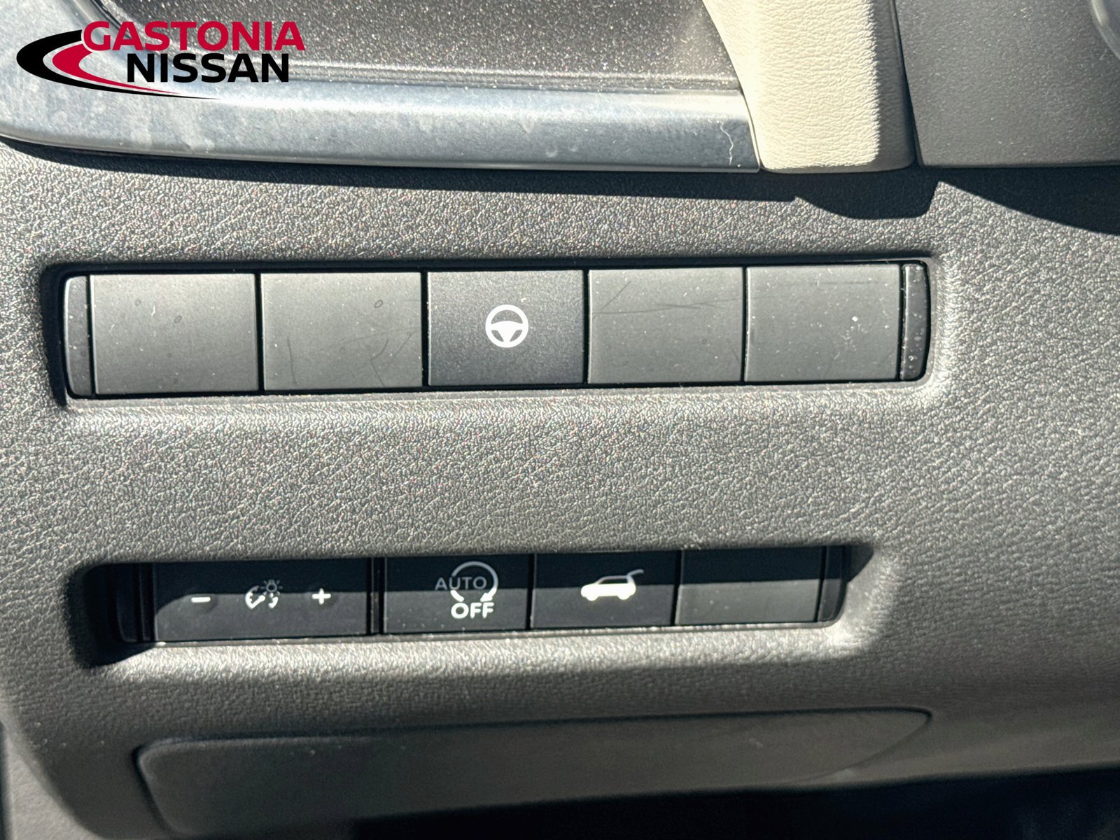 Used 2025 Nissan Rogue SV AWD/4WD image 13
