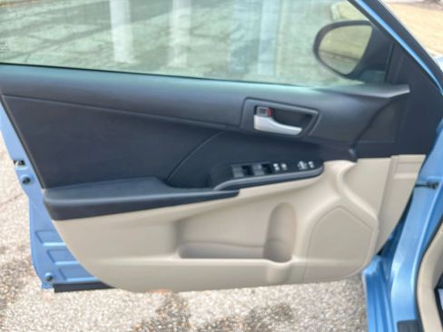 Used 2012 Toyota Camry LE image 9