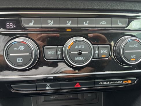 Used 2023 Volkswagen Atlas SE AWD/4WD image 24