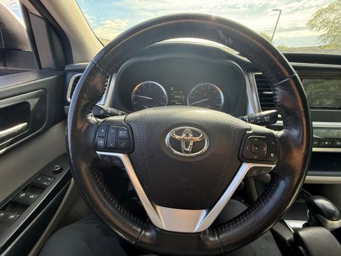 Used 2018 Toyota Highlander XLE image 17
