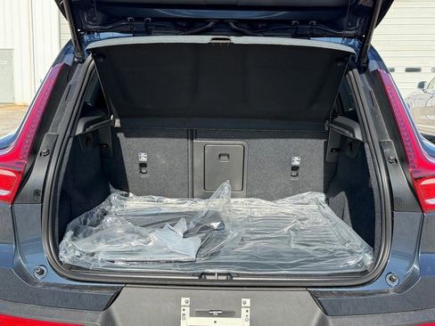 New 2026 Volvo XC40 B5 Ultra w/ Climate Package image 14