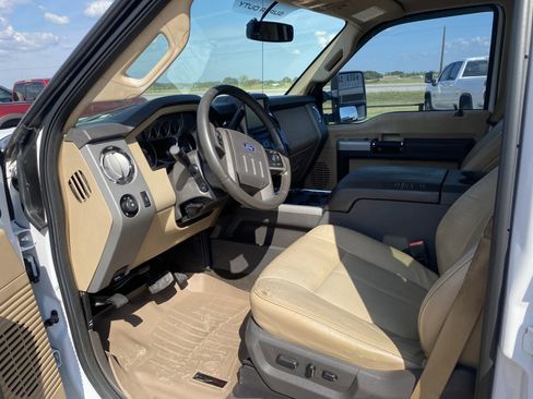 Used 2013 Ford F250 Lariat w/ Lariat Interior Pkg image 12