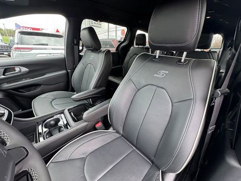 New 2026 Chrysler Pacifica Limited w/ S Appearance Package image 47