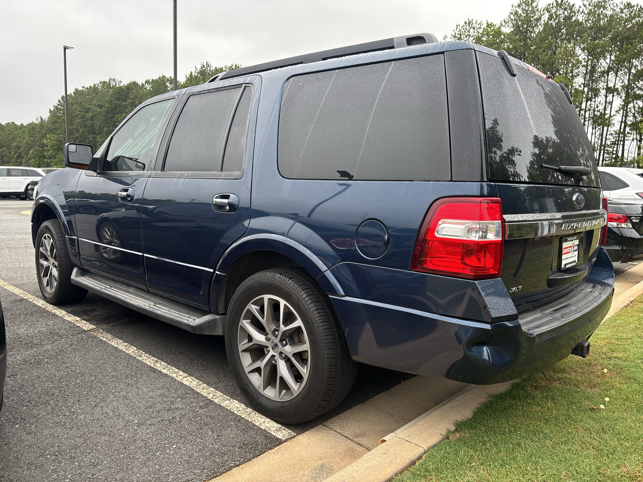 Used 2017 Ford Expedition XLT w/ Equipment Group 202A RWD image 5