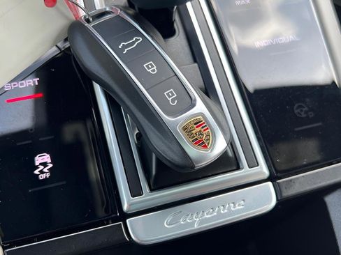 Used 2021 Porsche Cayenne AWD/4WD image 61
