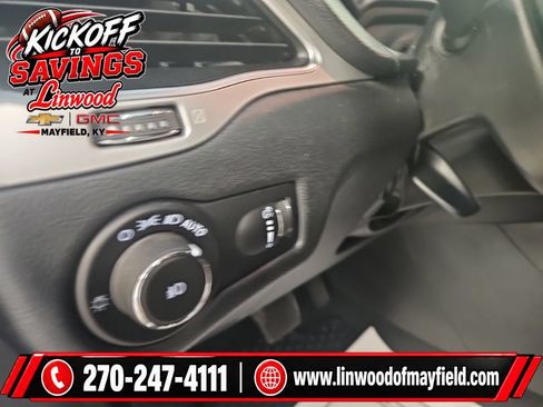 Used 2022 Jeep Cherokee Latitude AWD/4WD image 15
