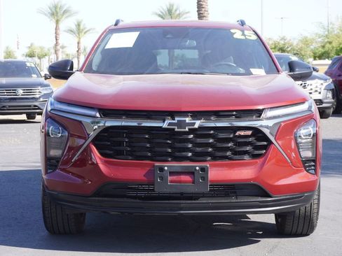Used 2025 Chevrolet Trax RS w/ Sunroof Package FWD image 5