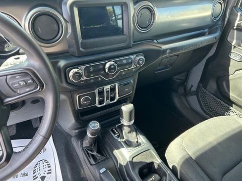 Used 2023 Jeep Wrangler Unlimited AWD/4WD image 19