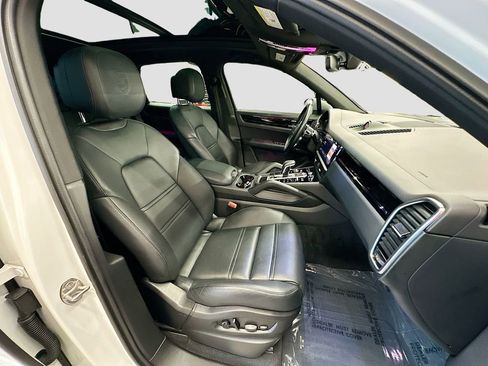 Certified 2022 Porsche Cayenne AWD/4WD image 30