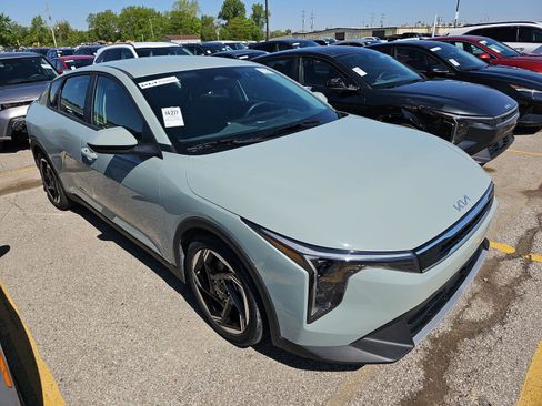 Used 2025 Kia K4 EX FWD image 4