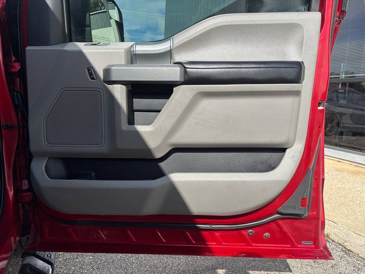 Used 2016 Ford F150 XLT w/ Equipment Group 302A Luxury RWD image 26