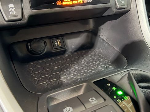 Used 2024 Toyota RAV4 LE FWD image 29