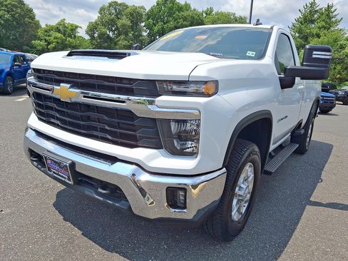 Used 2024 Chevrolet Silverado 2500 LT w/ Convenience Package AWD/4WD image 4
