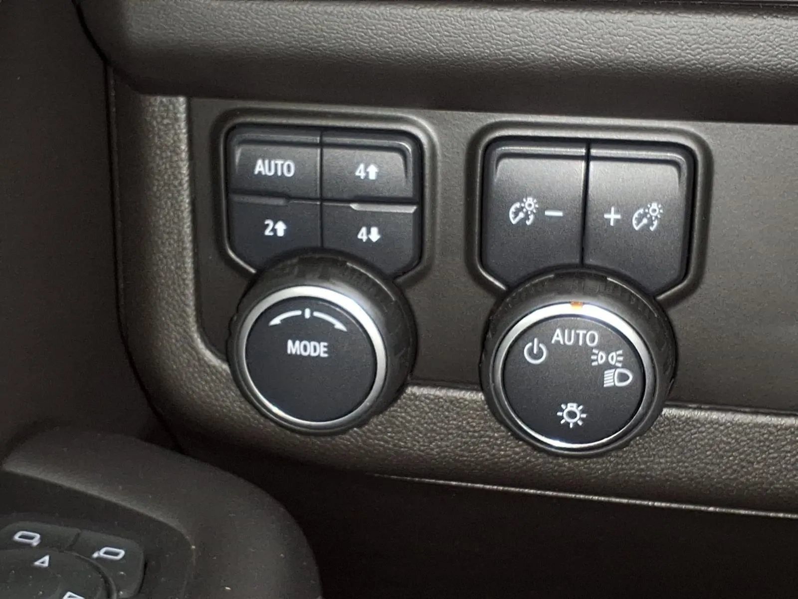 Used 2021 Chevrolet Suburban Premier AWD/4WD image 30