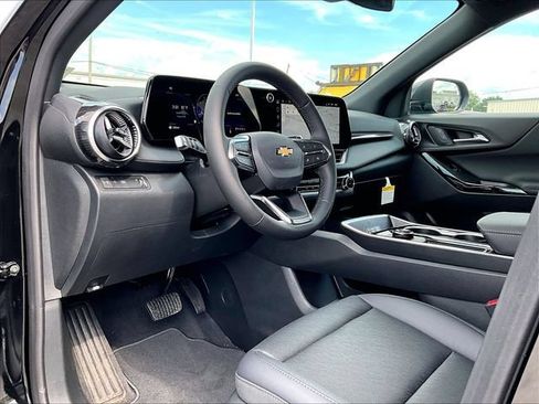 New 2027 Chevrolet Equinox LT w/ Convenience Package II FWD image 8