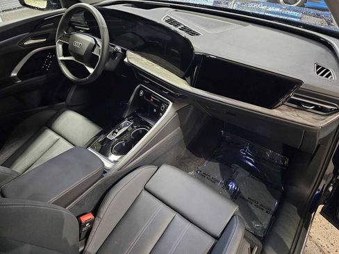 New 2025 Audi Q5 Prestige image 11