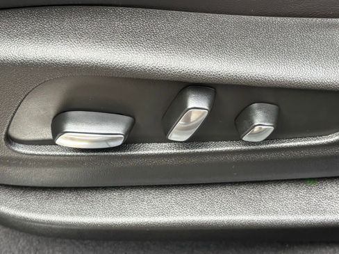 Used 2025 Cadillac XT5 Premium Luxury image 13