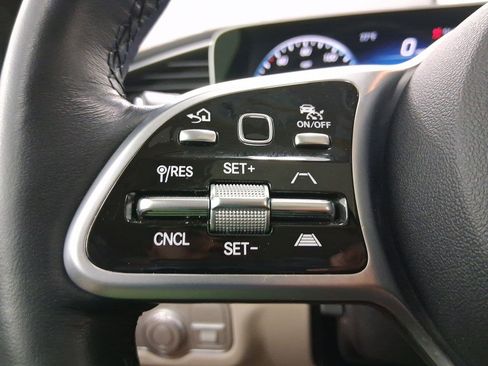 Used 2022 Mercedes-Benz GLS 450 4MATIC image 15