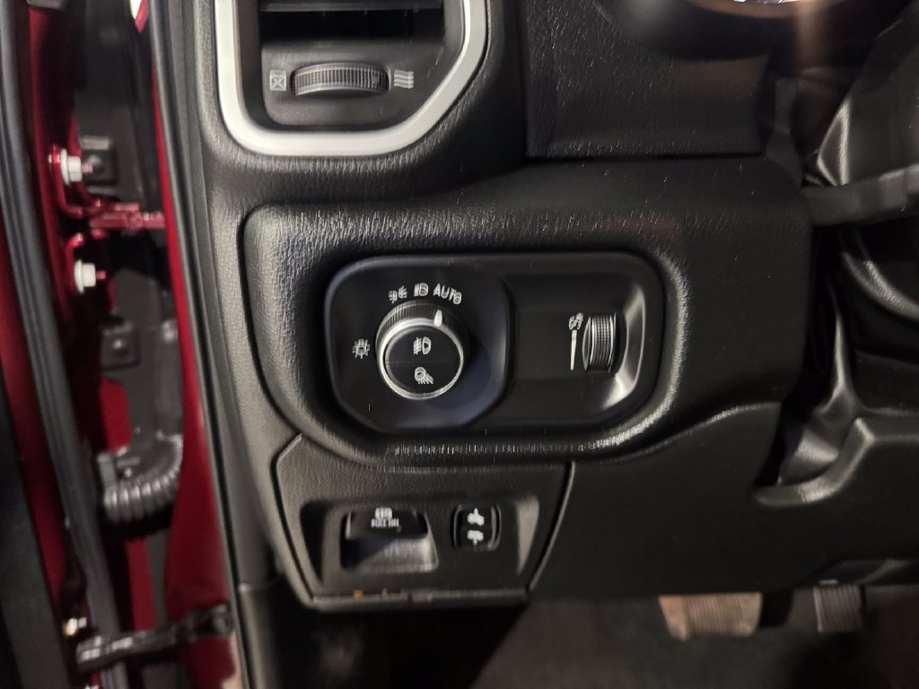 Used 2022 RAM 1500 Big Horn AWD/4WD image 36