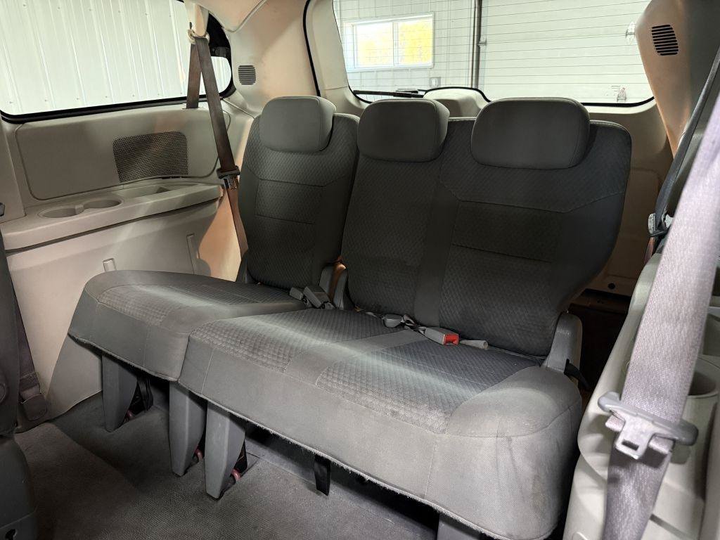 Used 2010 Chrysler Town & Country Touring FWD image 19