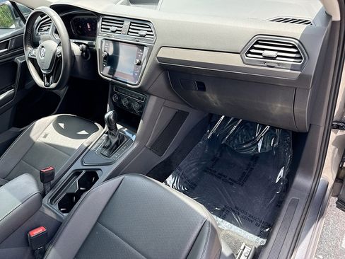 Used 2021 Volkswagen Tiguan SEL FWD image 13