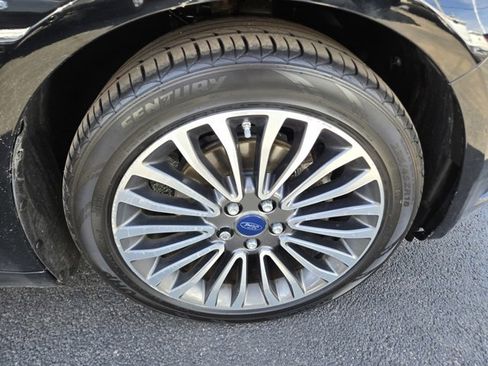 Used 2017 Ford Fusion SE image 40