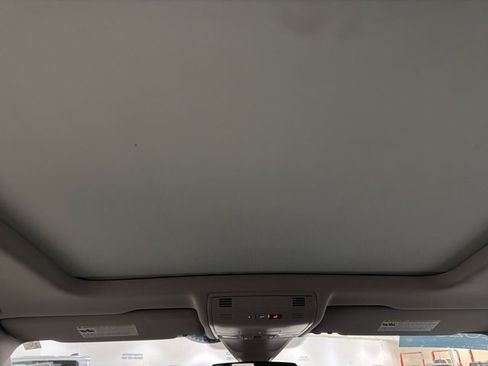 Certified 2023 Volkswagen Tiguan SE w/ Panoramic Sunroof Package FWD image 26