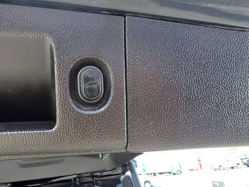 Used 2015 Cadillac Escalade ESV Premium image 16