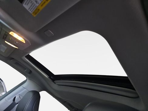 Used 2023 Toyota Highlander XLE image 29