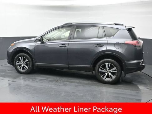 Used 2018 Toyota RAV4 XLE AWD/4WD image 4
