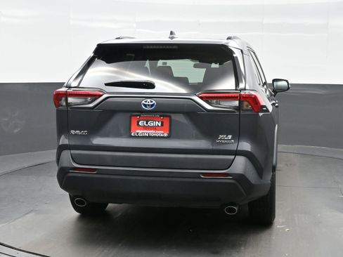 Used 2020 Toyota RAV4 XLE image 5