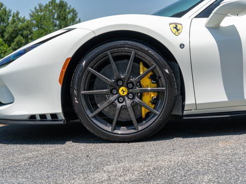 Used 2022 Ferrari F8 Tributo RWD image 9