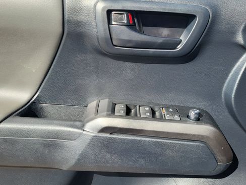 Used 2019 Toyota Tacoma SR5 RWD image 9