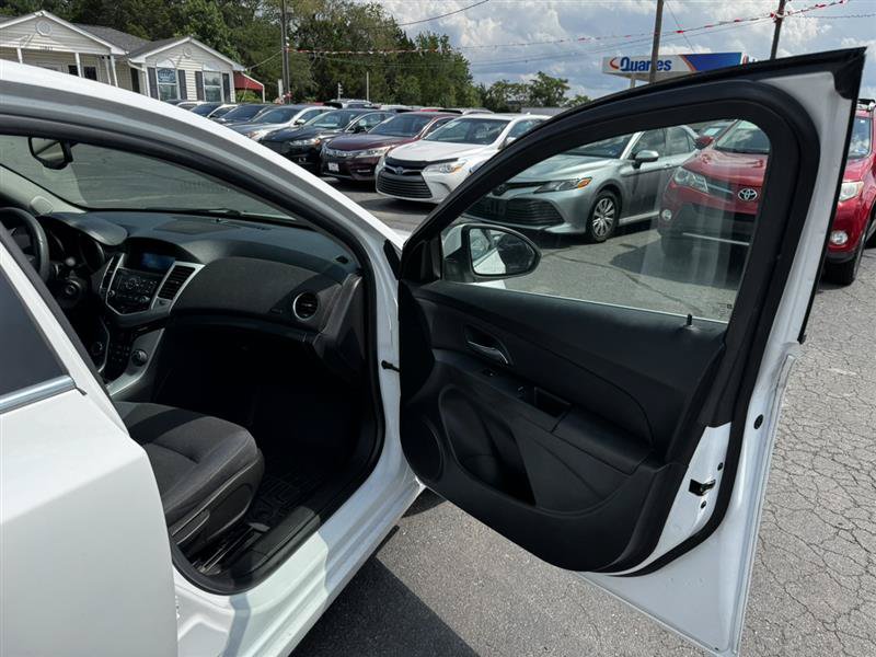 Used 2015 Chevrolet Cruze LT FWD image 14