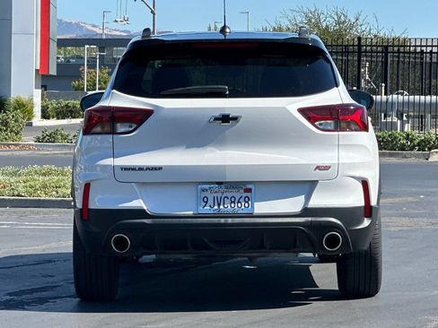 Used 2023 Chevrolet TrailBlazer RS w/ Sun and Liftgate Package FWD image 5