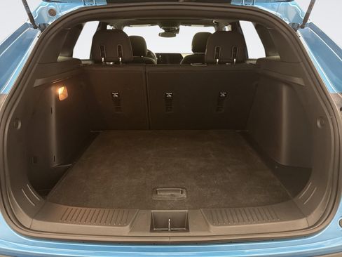 Used 2025 Chevrolet Trax RS w/ Sunroof Package FWD image 20