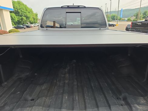 Used 2023 Nissan Titan PRO-4X AWD/4WD image 5
