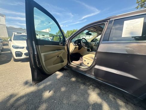 Used 2017 Jeep Grand Cherokee Limited AWD/4WD image 15